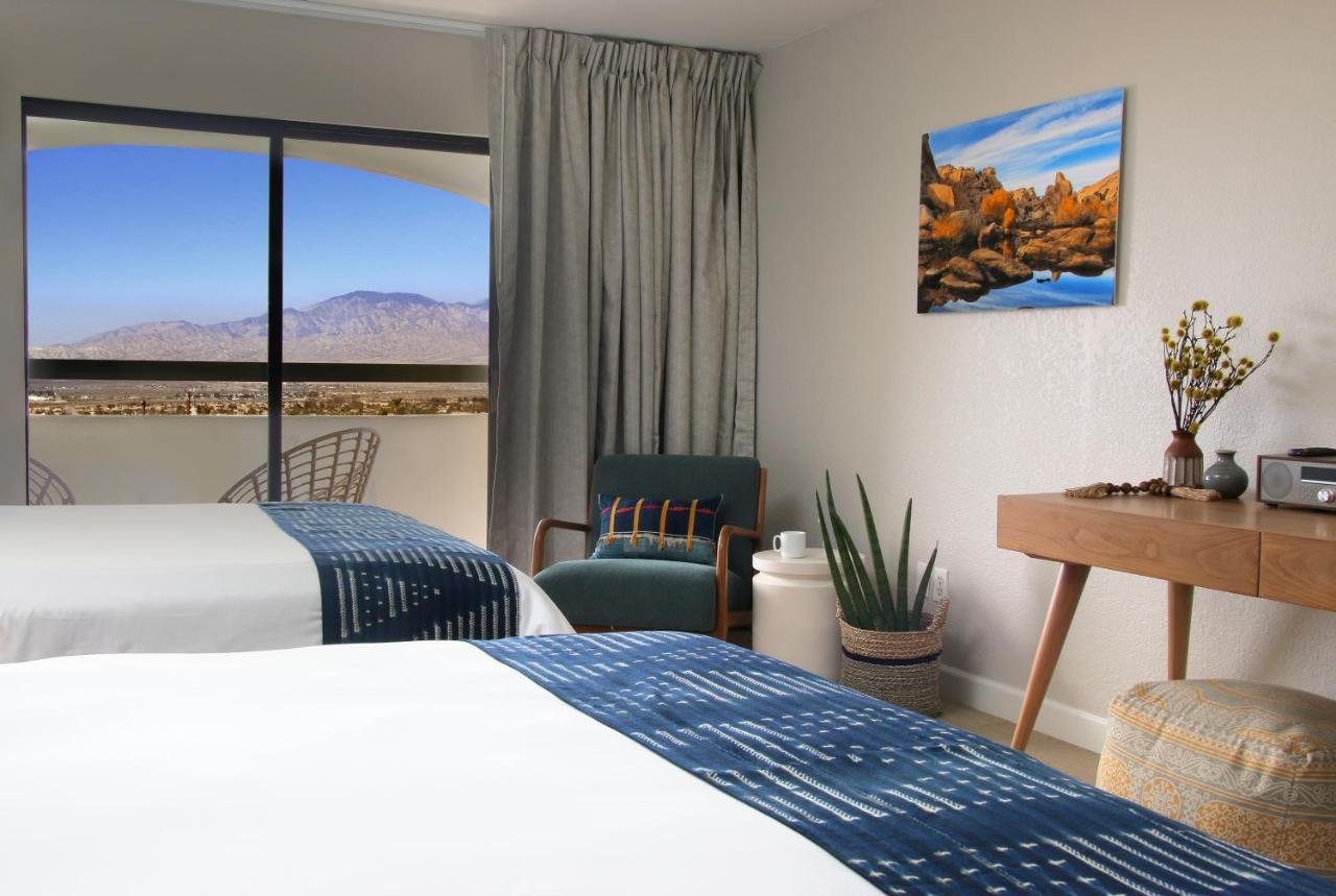 Azure Palm Hot Springs Hotel Desert Hot Springs Exterior photo