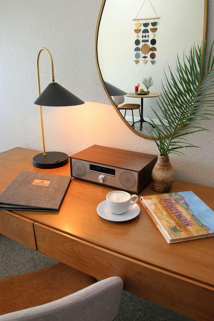 Azure Palm Hot Springs Hotel Desert Hot Springs Room photo
